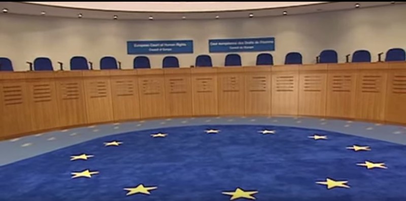 Απόφαση Επιτρόπου Διοικήσεως για εκ μητρογονίας πρόσφυγα. Βασίζεται μεταξύ άλλων στο προηγούμενο της απόφασης Βρούντου.