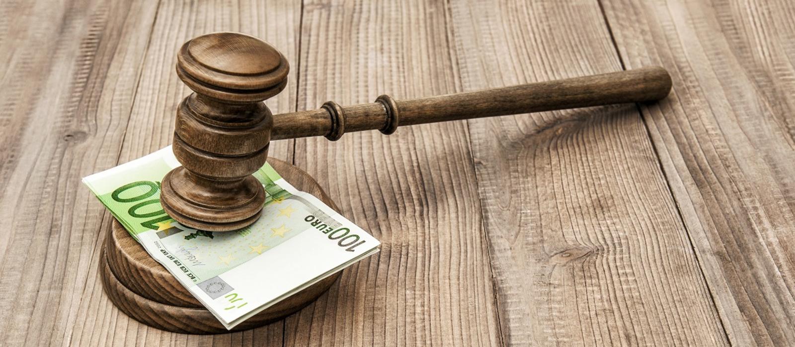 Πρέπει να πληρωθούν το μισθό τους, χωρίς αποκοπές οι δημόσιοι υπάλληλοι, στο τέλος Απριλίου;